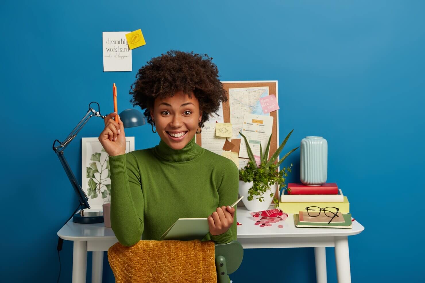 young-woman-writes-notes