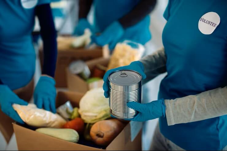 volunteers-packing-donated-food